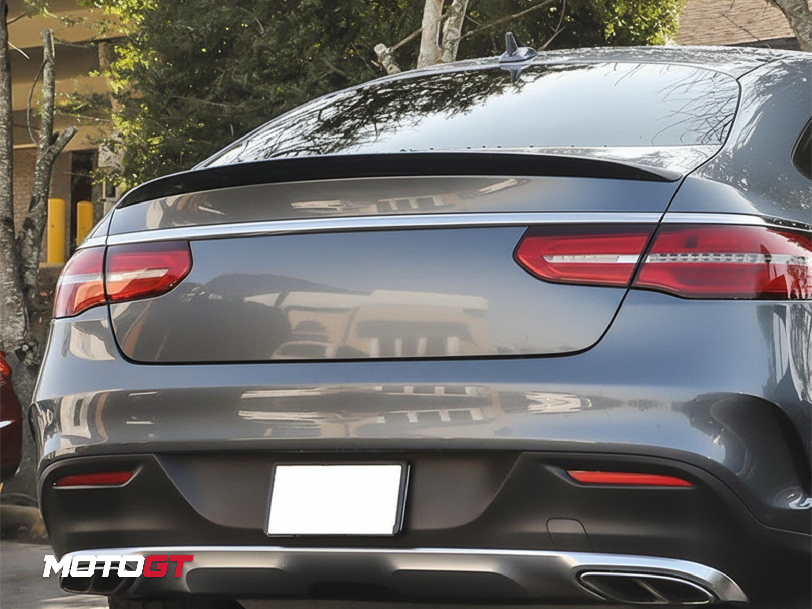 جناح رياضي خلفي أسود من فئة GLE — 3